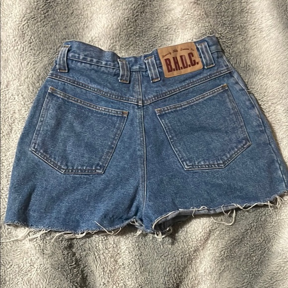 The Beverly hills Embroidered Denim Shorts with Floral Design 100% cotton - Picture 5 of 5